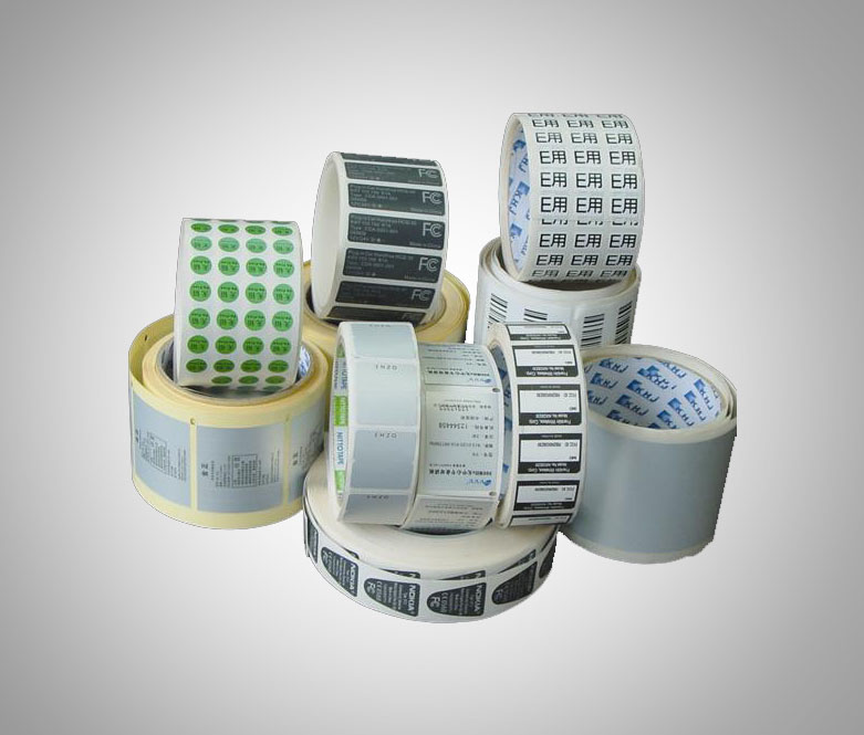 　　隨著市場經(jīng)濟的飛速發(fā)展，印刷行業(yè)也出現(xiàn)了各種各樣的印刷工藝，不干膠的印刷也越來越受到人們的重視，不干膠是通過紙張薄膜等作為印刷的基本材料，逐漸在各行各業(yè)中普遍，幾乎都隨處可見，所有的商品標簽都是采用這種工藝，但是在印刷的過程中難免會出現(xiàn)誤差，那么在印刷不干膠的時候應該注意哪些注意事項呢?